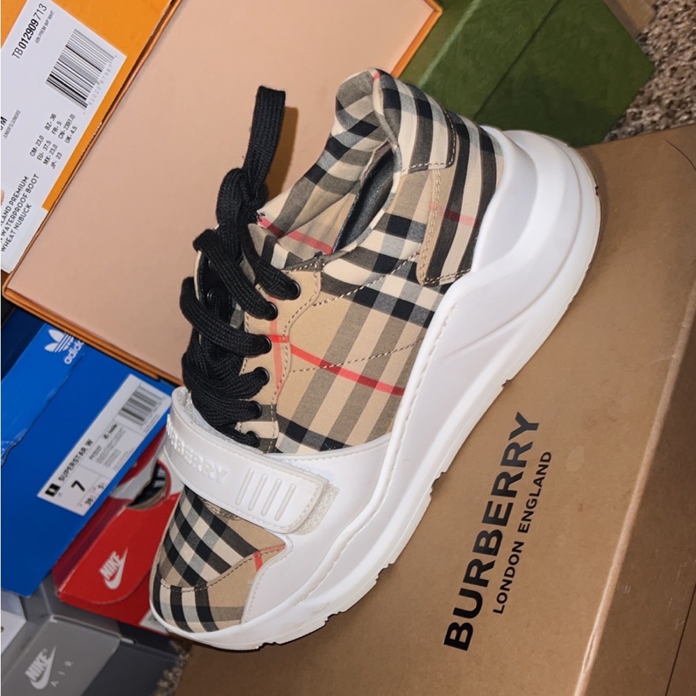 Burberry Size 37 Tennis Shoes Like New